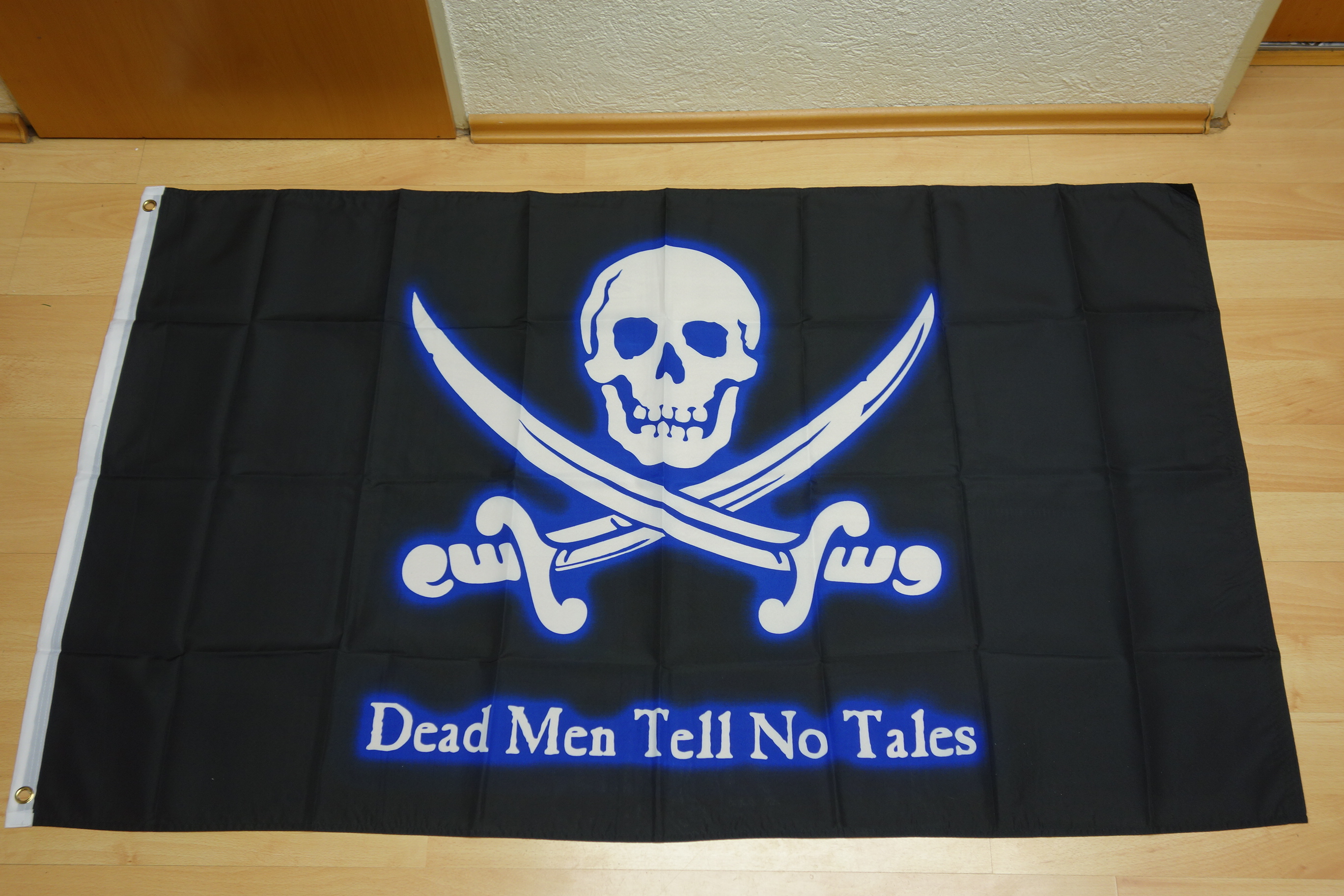 Pirat Jolly Roger Dead Men Tell no Tales - 90 x 150 cm