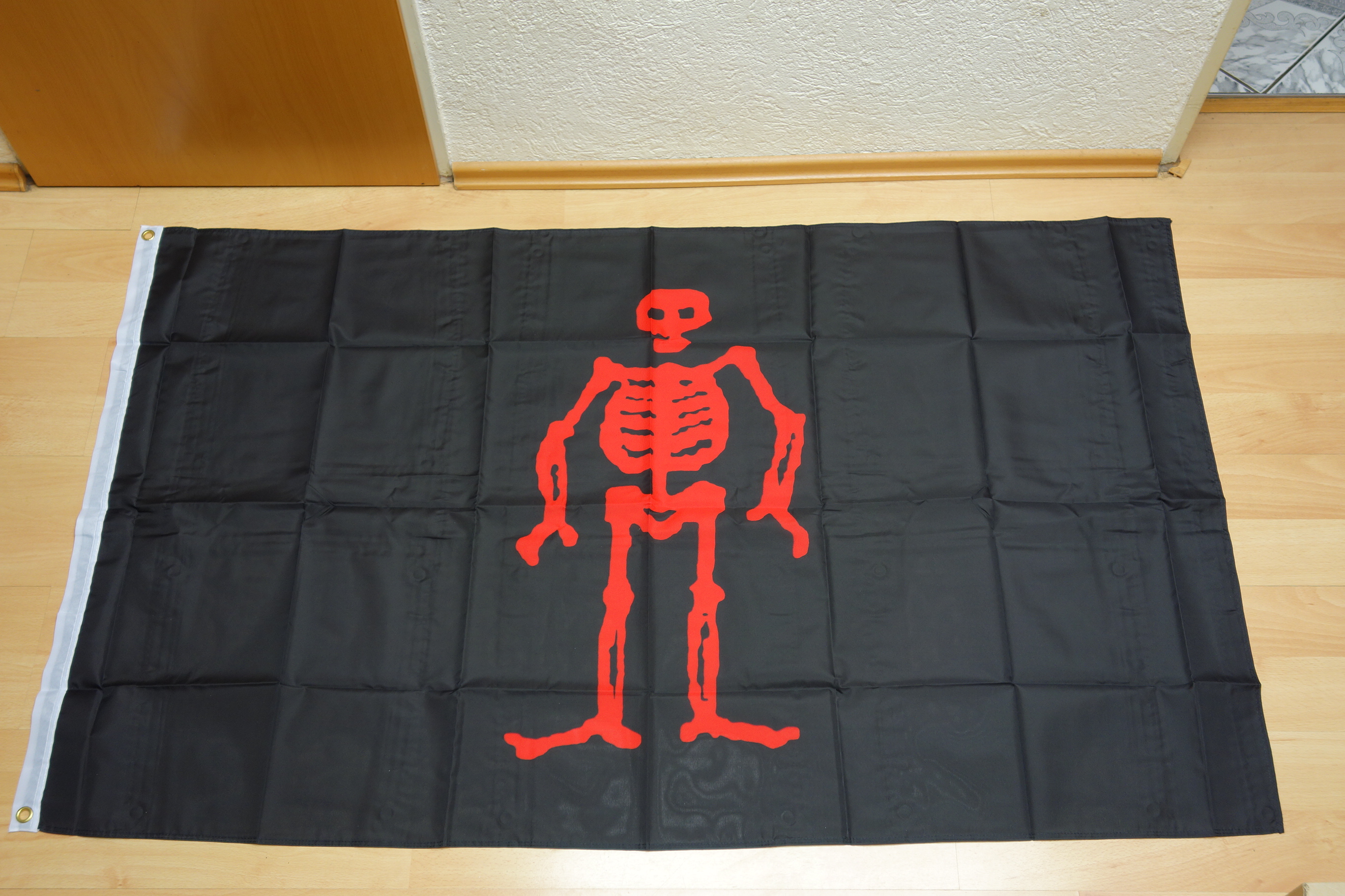 Pirat Edward Low Pirat Rotes Skelett - 90 x 150 cm